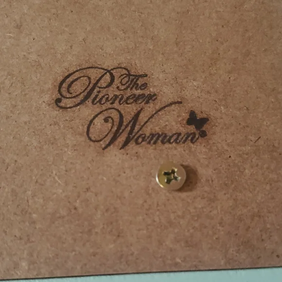 The Pioneer Woman Welcome Sign - Picture 7 of 7